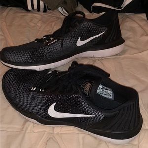 Nike TR5 flywire sneakers